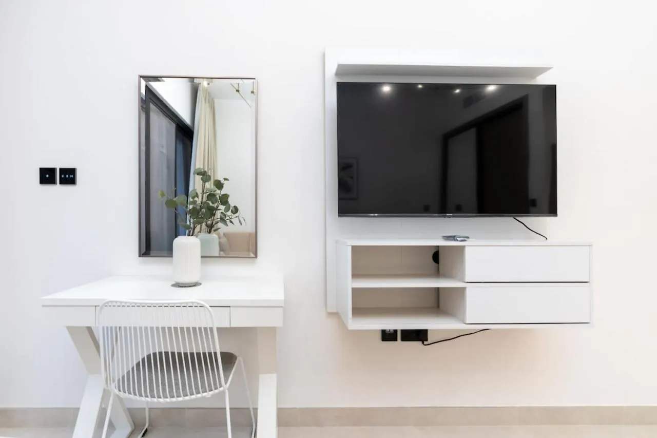 Contemporary Studio Apartment Dubai Business Bay!